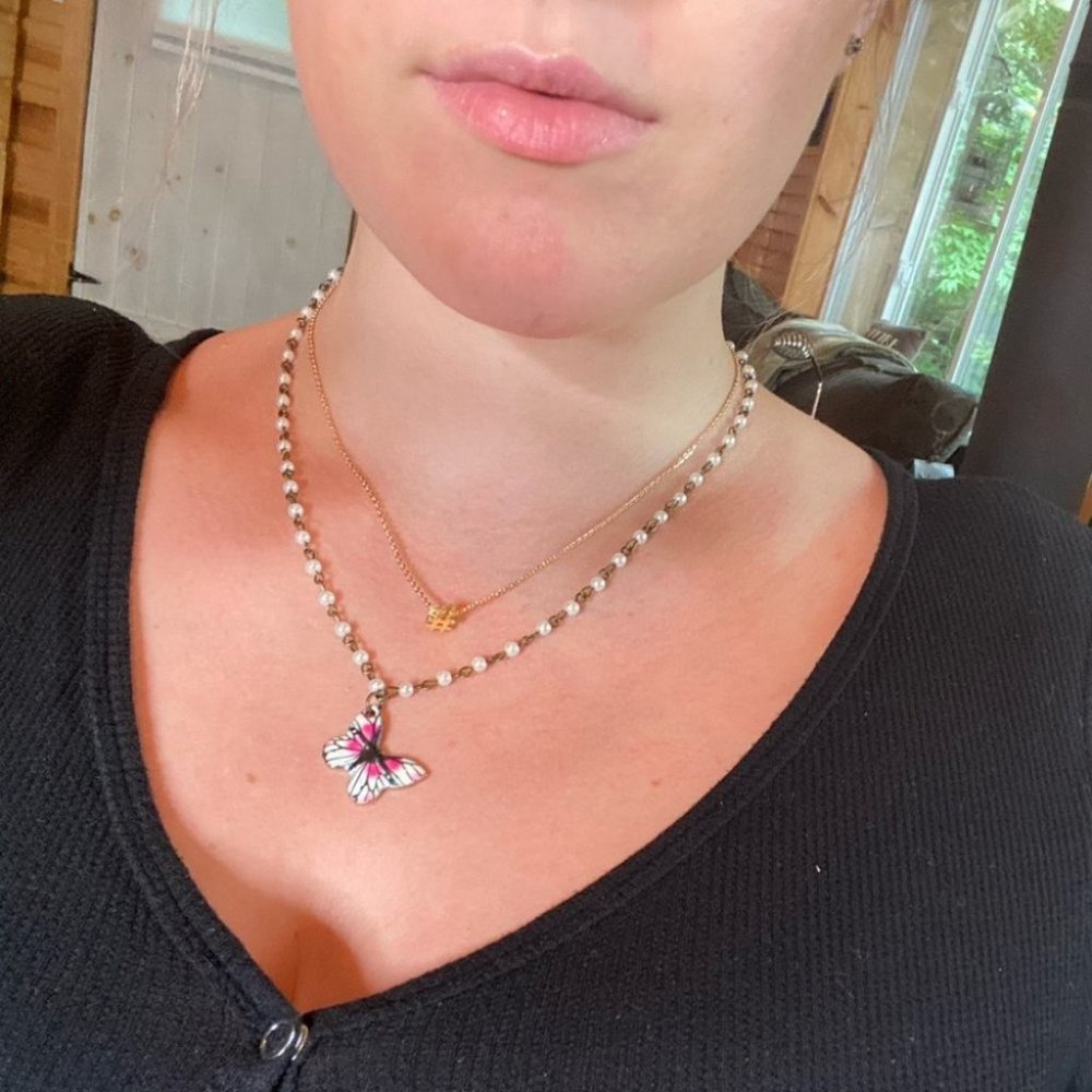 pearl & brass chain necklace with pink and white butterfly charm - Picture 5 of 14